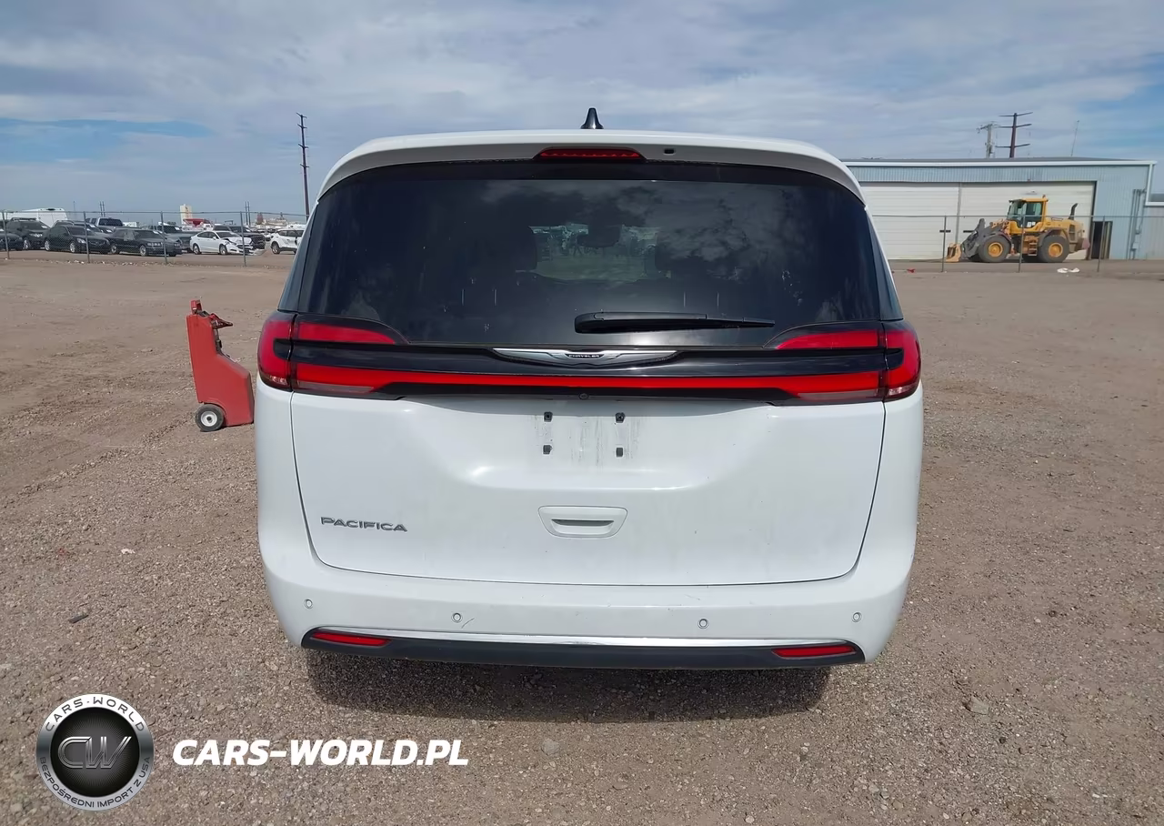 2023 Chrysler Pacifica Touring VIN:2C4RC1FGXPR598168 - 16