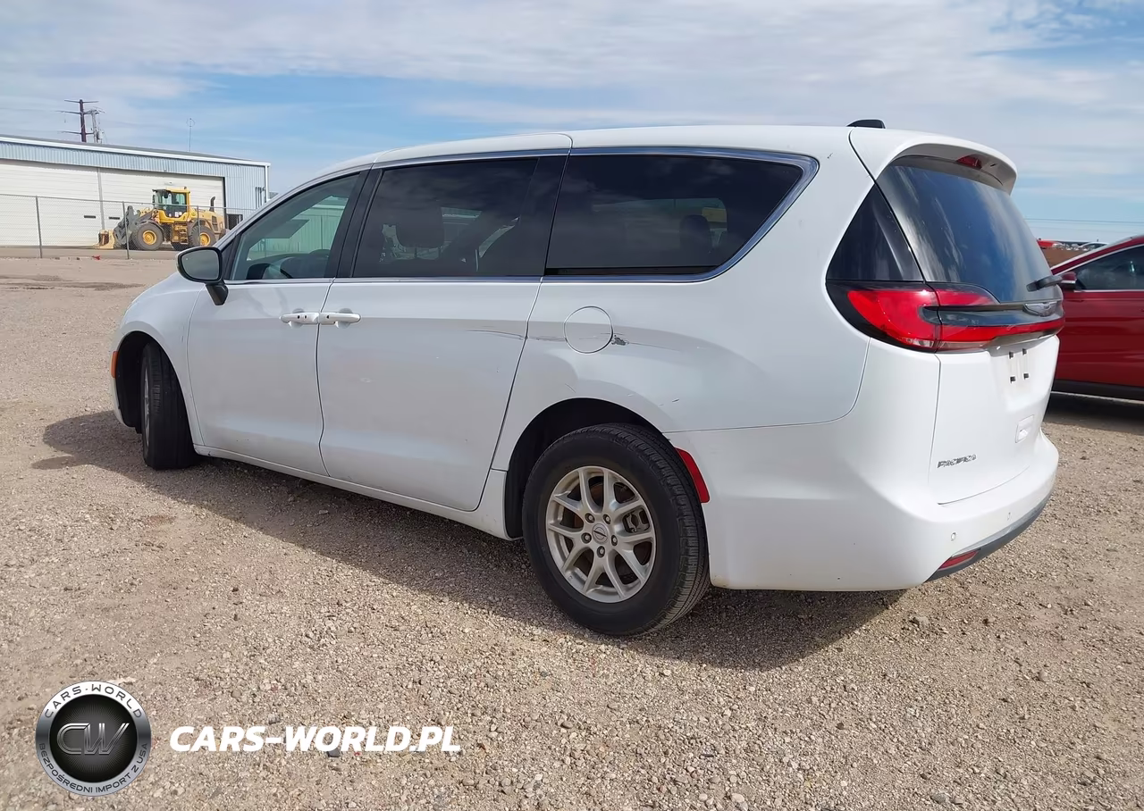 2023 Chrysler Pacifica Touring VIN:2C4RC1FGXPR598168 - 3