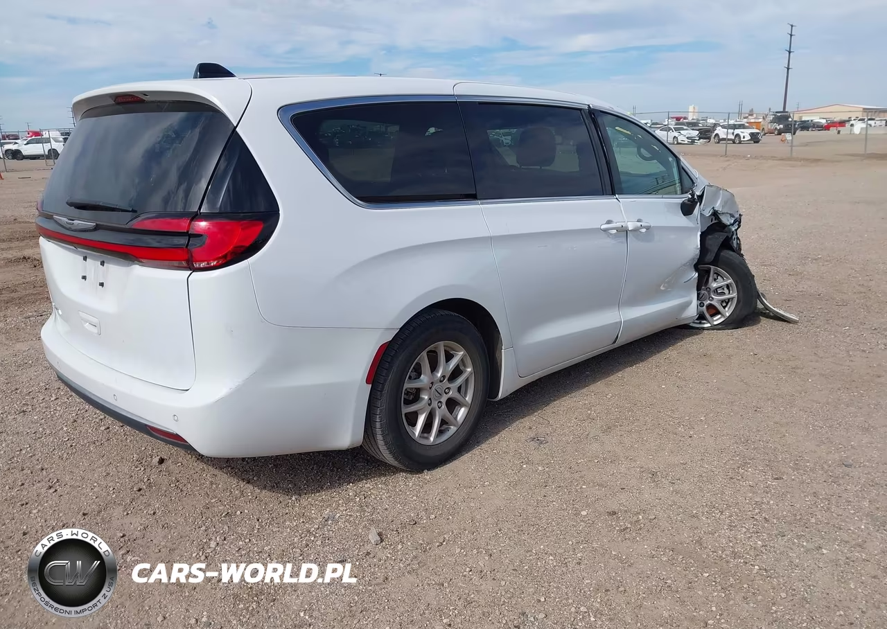 2023 Chrysler Pacifica Touring VIN:2C4RC1FGXPR598168 - 4