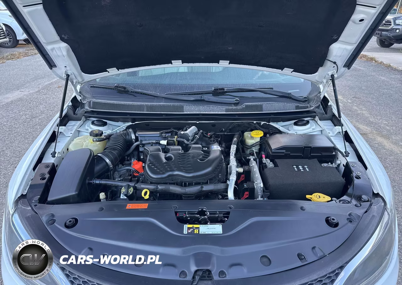 2015 Chrysler 200 C VIN:1C3CCCCG7FN551315 - 10