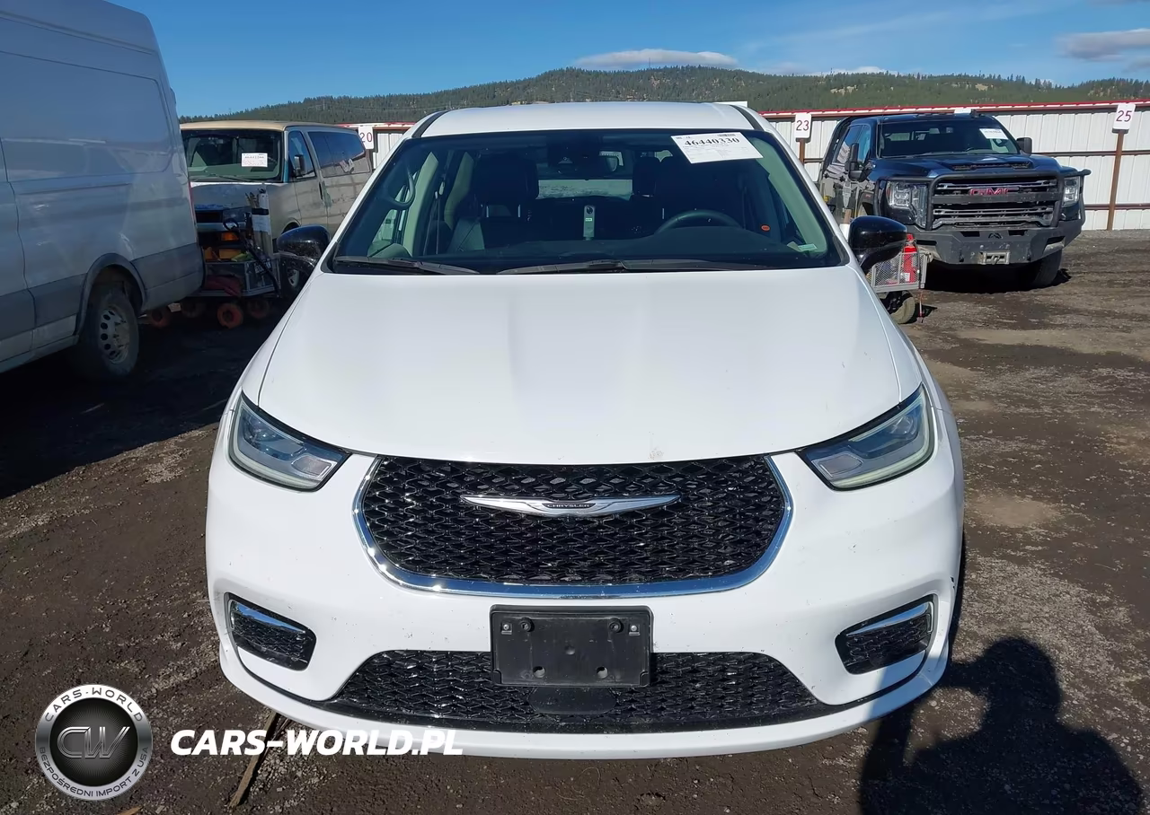 2024 Chrysler Pacifica Hybrid Select VIN:2C4RC1S70RR153480 - 13