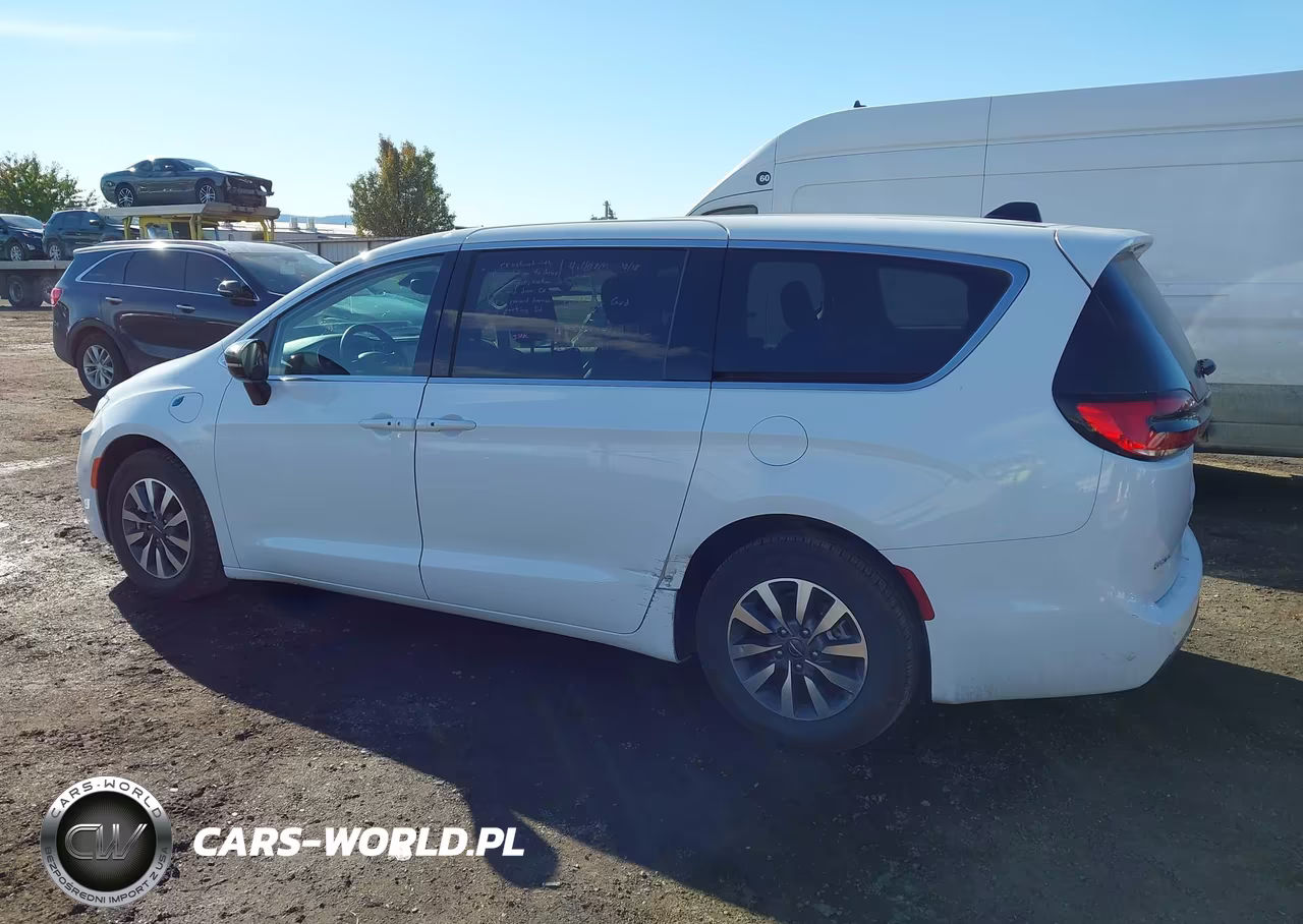 2024 Chrysler Pacifica Hybrid Select VIN:2C4RC1S70RR153480 - 15