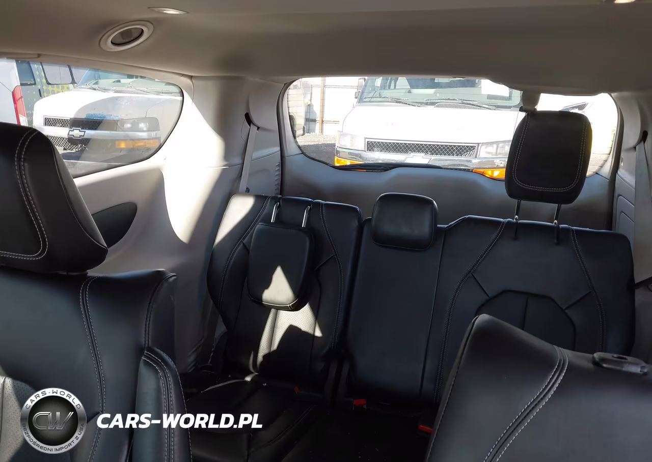 2024 Chrysler Pacifica Hybrid Select VIN:2C4RC1S70RR153480 - 18