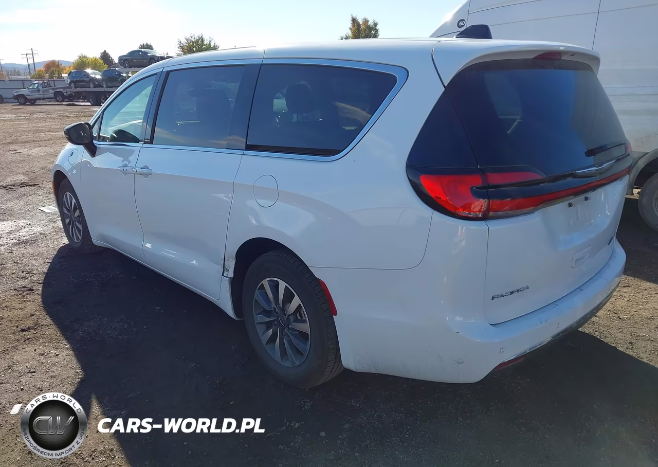 2024 Chrysler Pacifica Hybrid Select VIN:2C4RC1S70RR153480 - 3