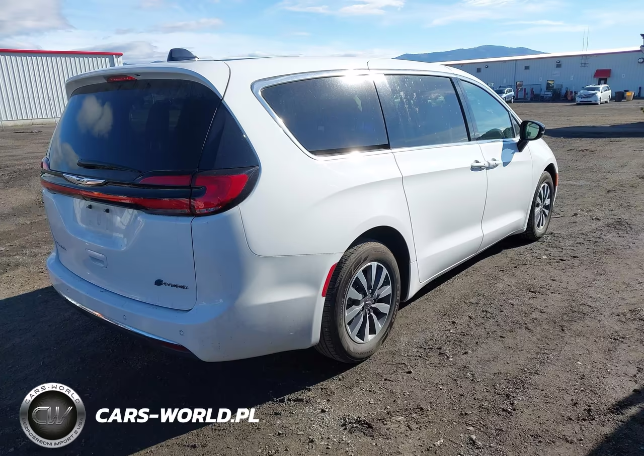 2024 Chrysler Pacifica Hybrid Select VIN:2C4RC1S70RR153480 - 4