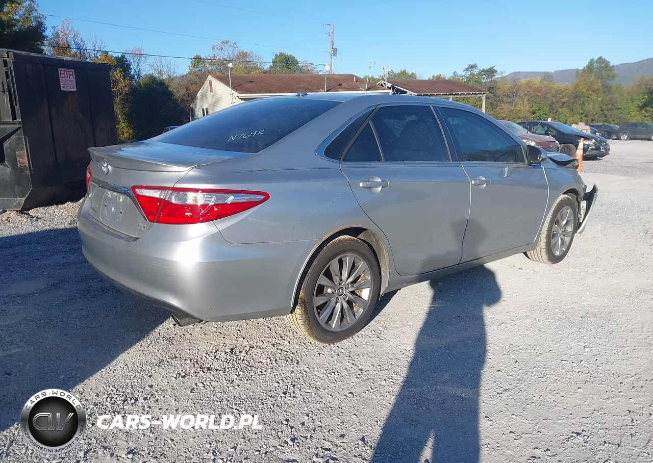 2015 Toyota Camry Xle VIN:4T1BF1FK8FU076536 - 4