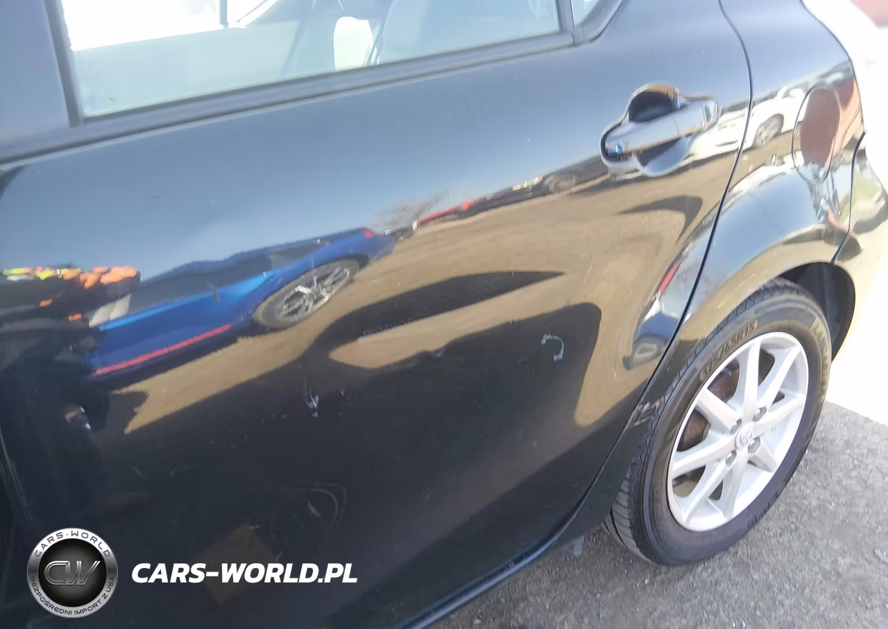 2013 Toyota Prius C Three VIN:JTDKDTB37D1541293 - 6