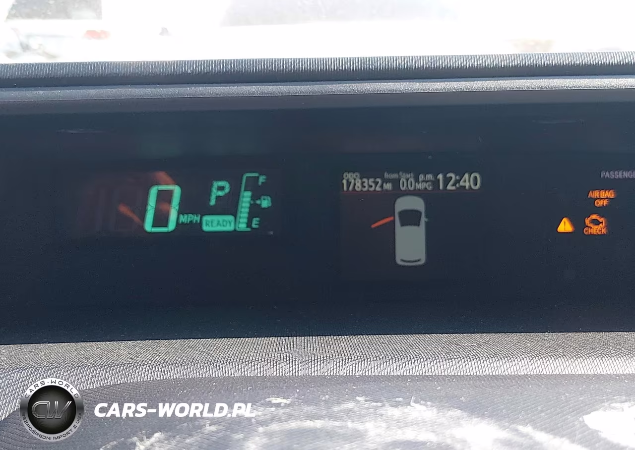 2013 Toyota Prius C Three VIN:JTDKDTB37D1541293 - 7