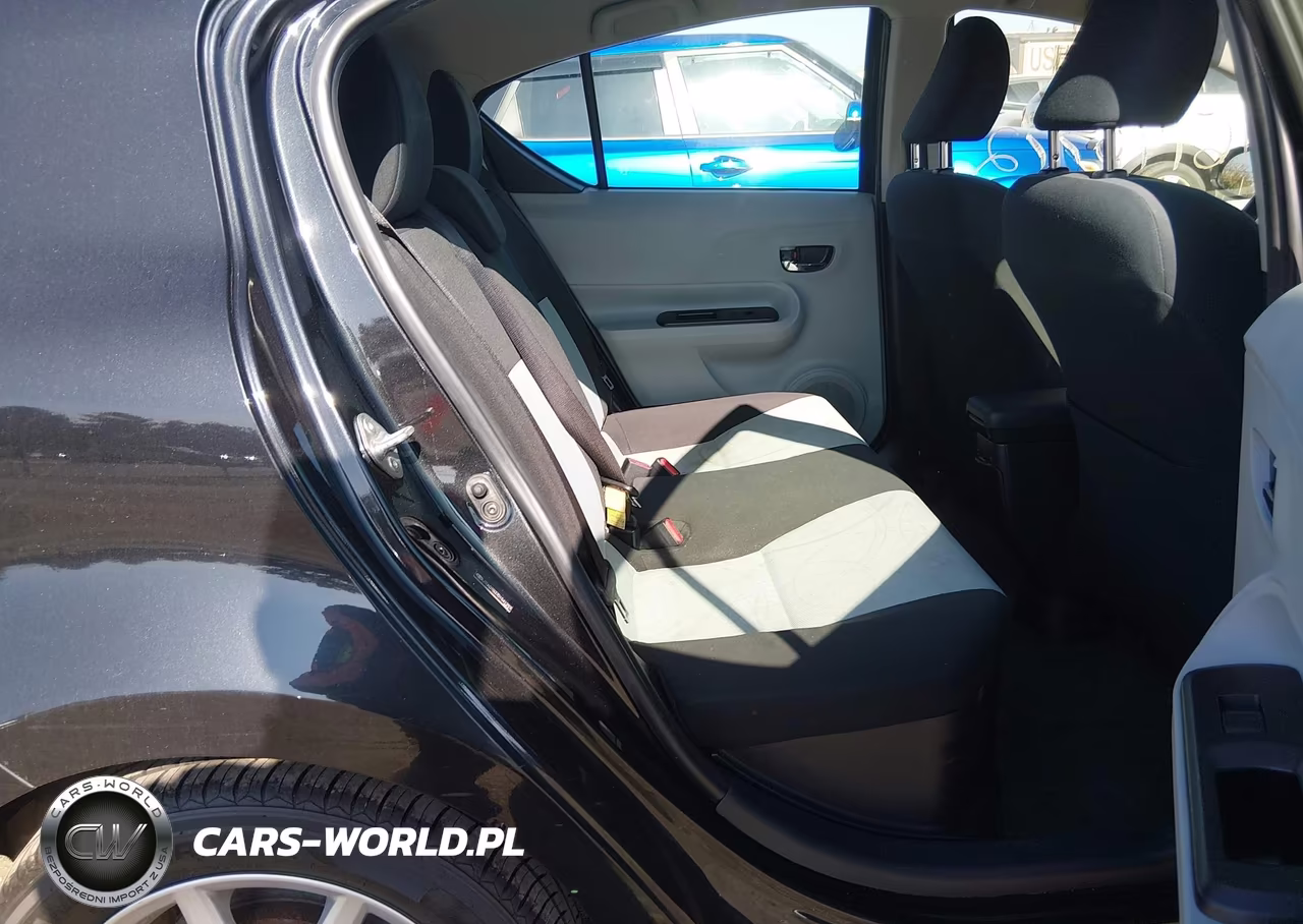 2013 Toyota Prius C Three VIN:JTDKDTB37D1541293 - 8