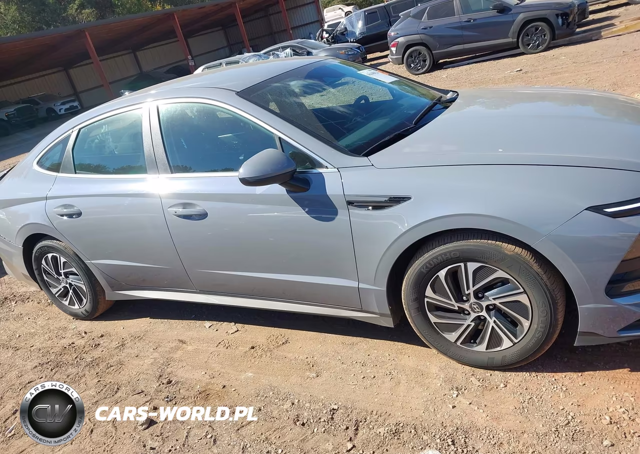 2026 Hyundai Sonata Hybrid Blue VIN:KMHL24JJXTA148690 - 13