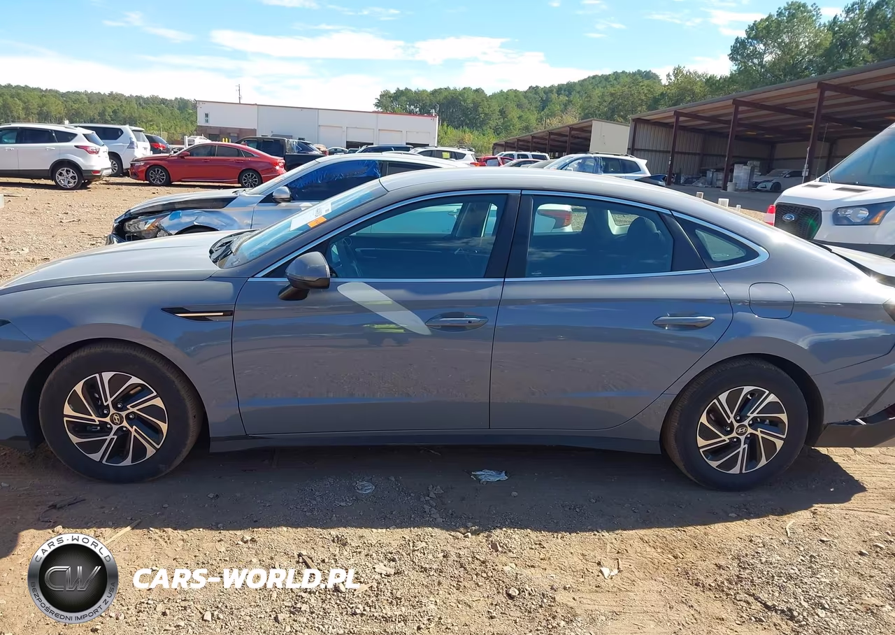2026 Hyundai Sonata Hybrid Blue VIN:KMHL24JJXTA148690 - 14