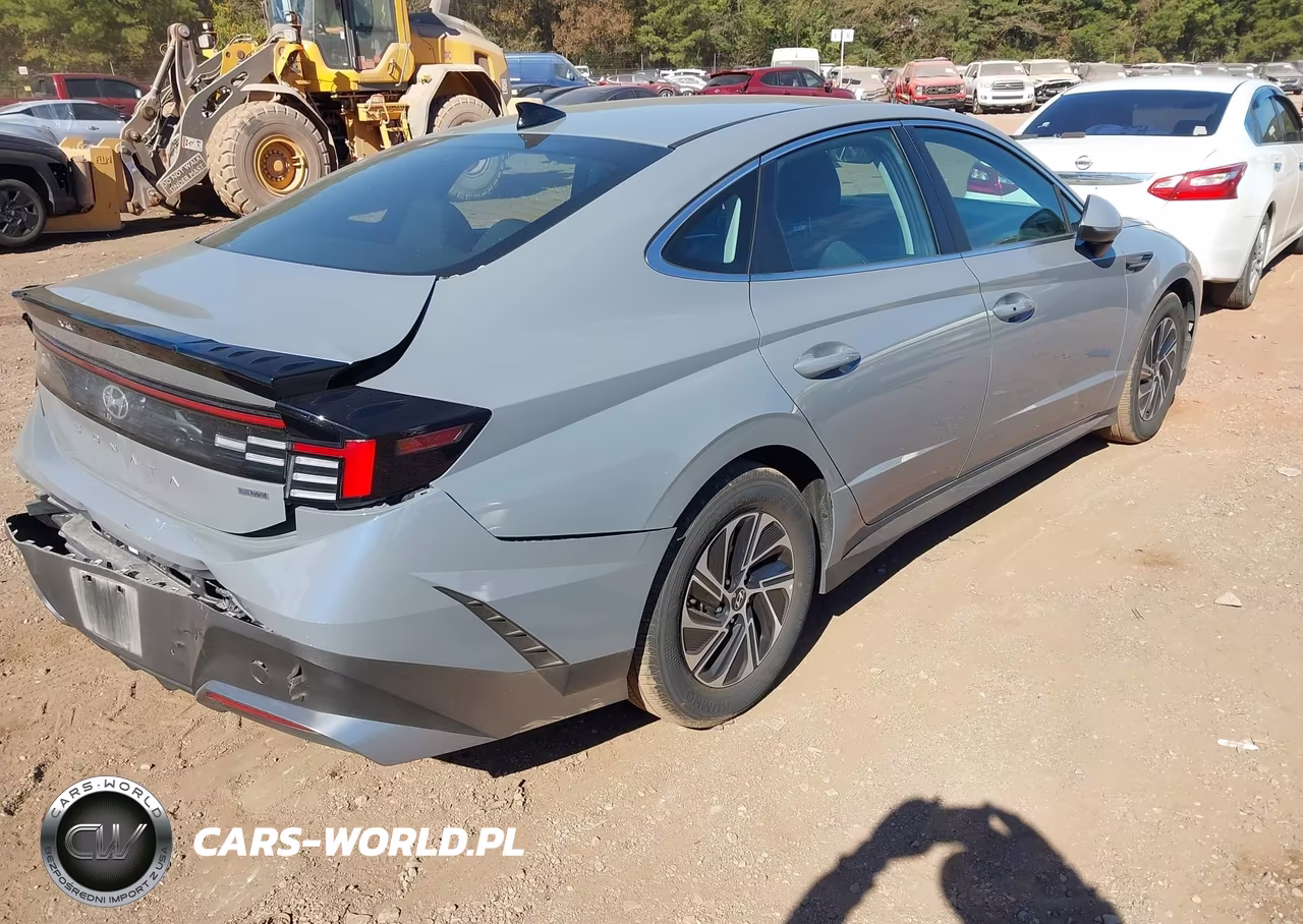 2026 Hyundai Sonata Hybrid Blue VIN:KMHL24JJXTA148690 - 4