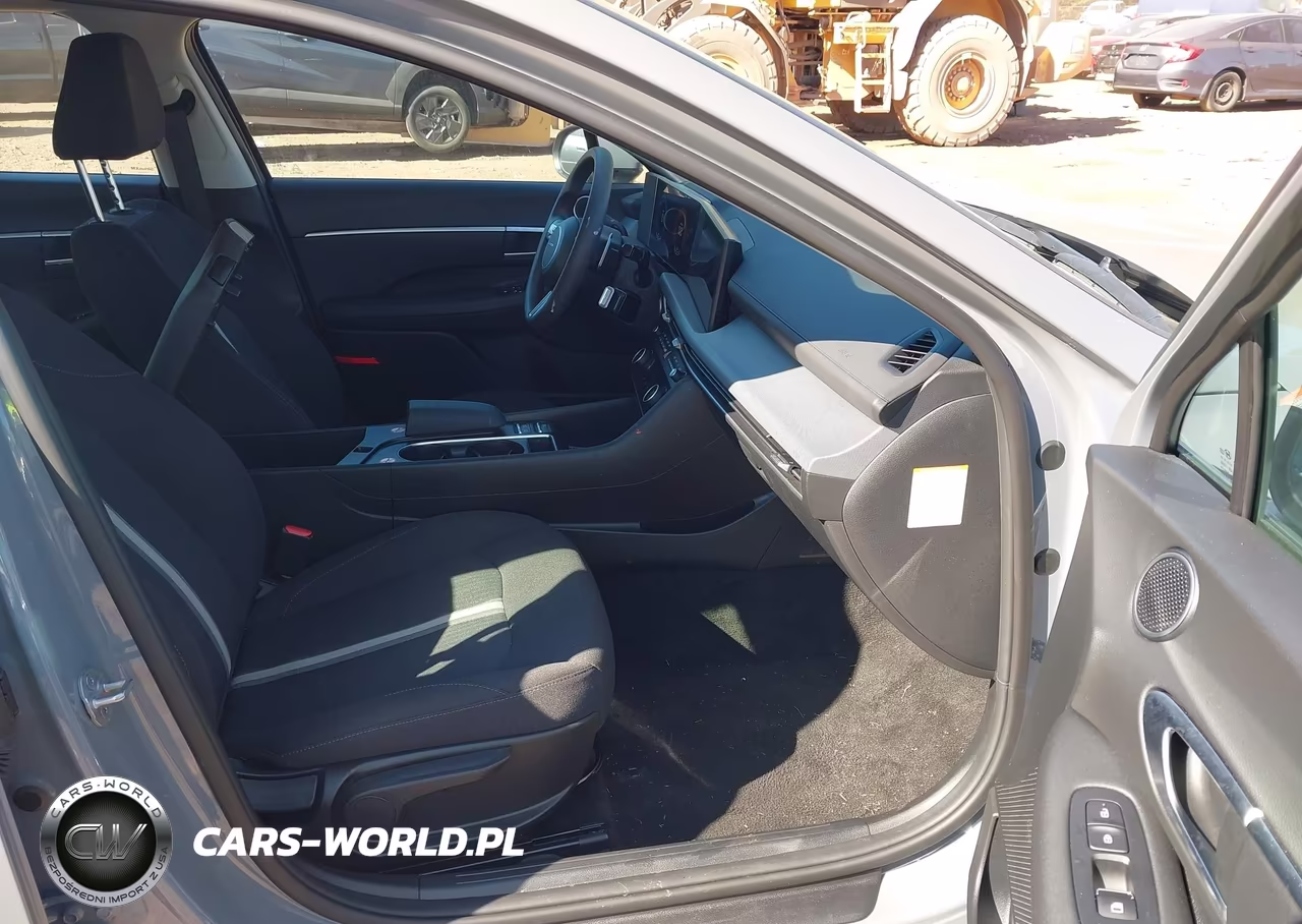 2026 Hyundai Sonata Hybrid Blue VIN:KMHL24JJXTA148690 - 5