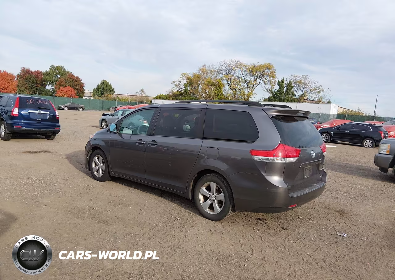 2011 Toyota Sienna Le V6 VIN:5TDKK3DC0BS021844 - 3