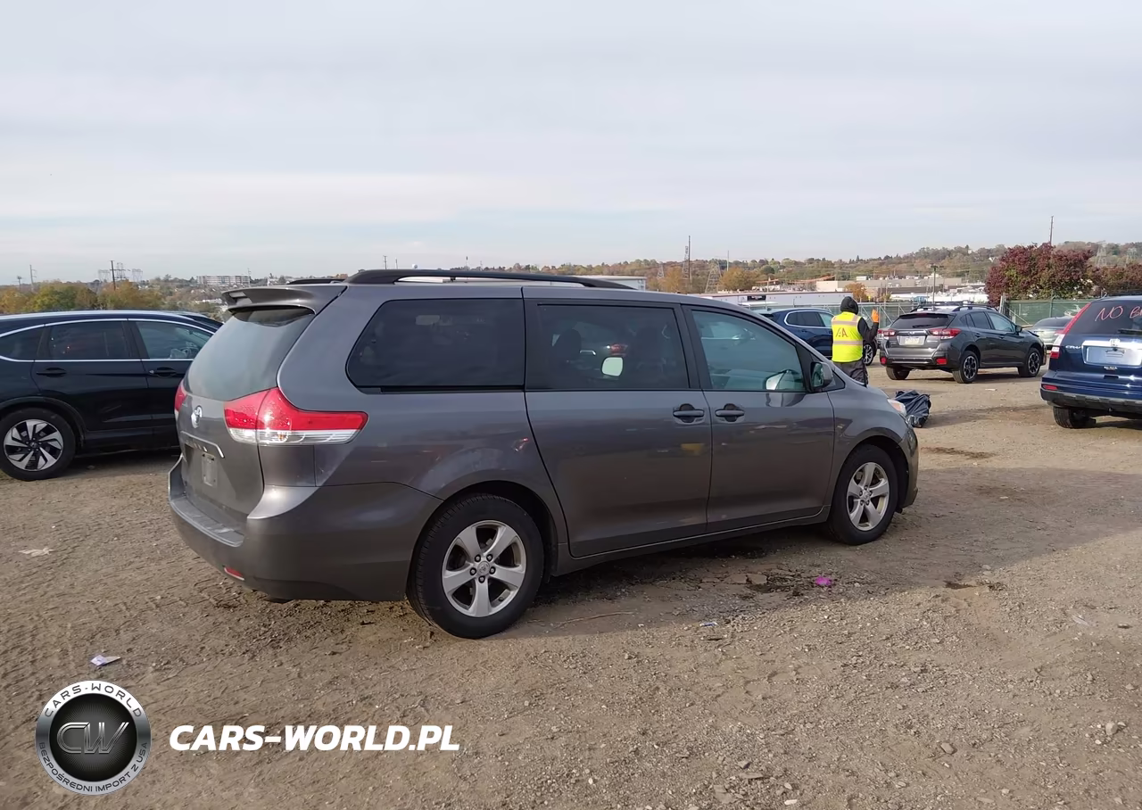 2011 Toyota Sienna Le V6 VIN:5TDKK3DC0BS021844 - 4