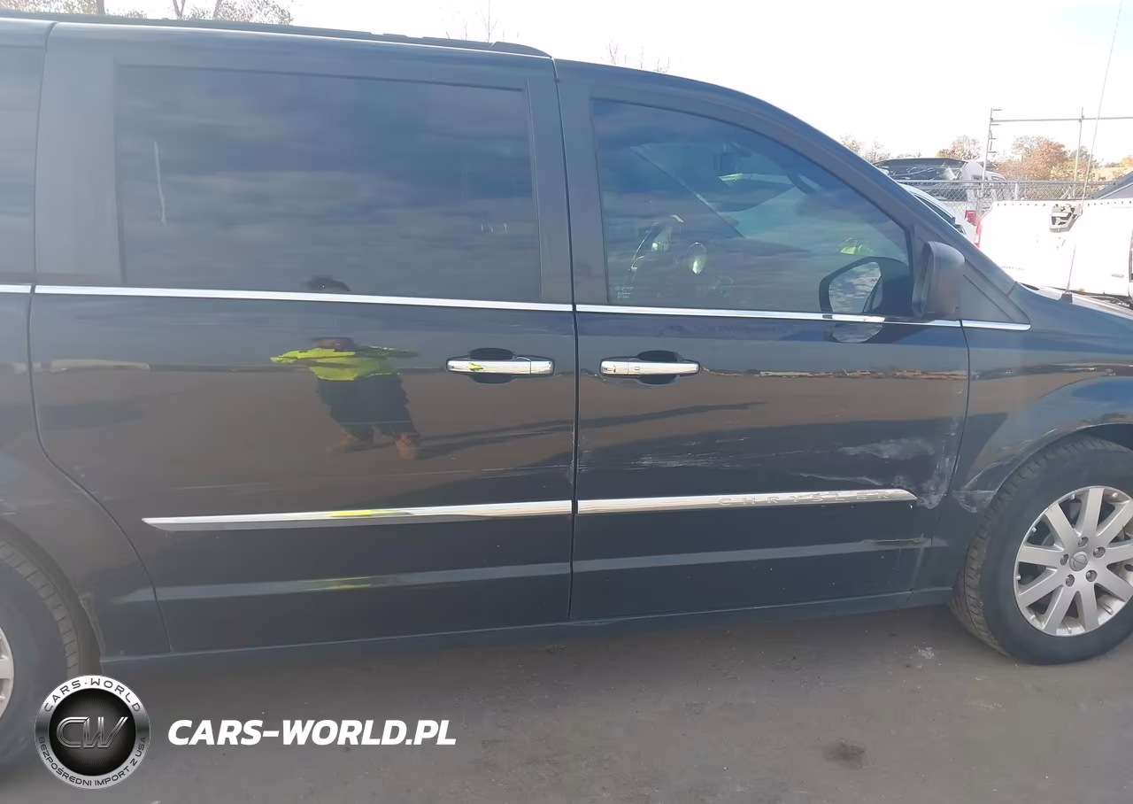 2015 Chrysler Town & Country Touring VIN:2C4RC1BG8FR505278 - 14