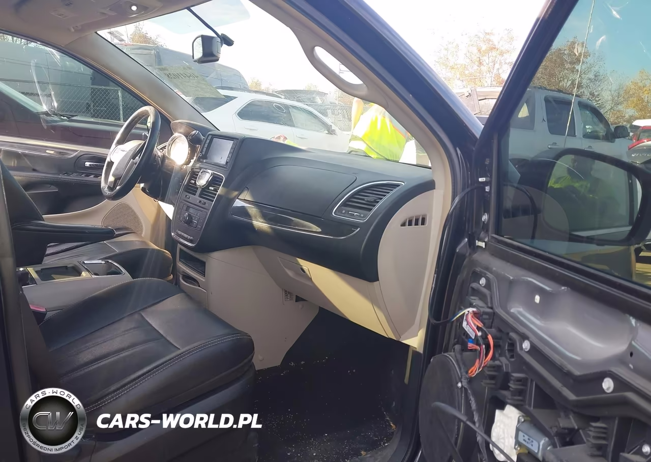 2015 Chrysler Town & Country Touring VIN:2C4RC1BG8FR505278 - 5