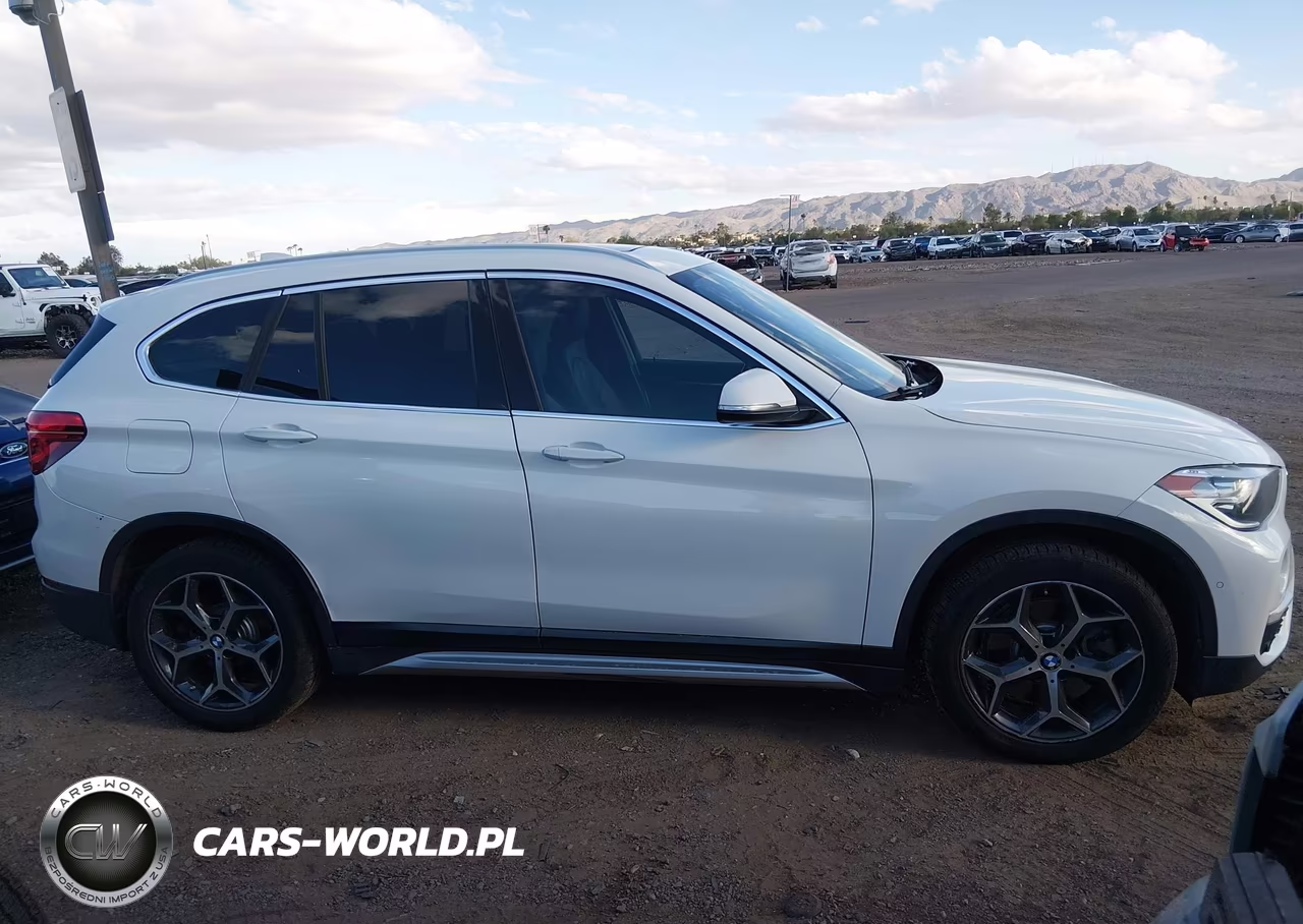 2018 BMW X1 xDrive28I VIN:WBXHT3C31J5L33963 - 12