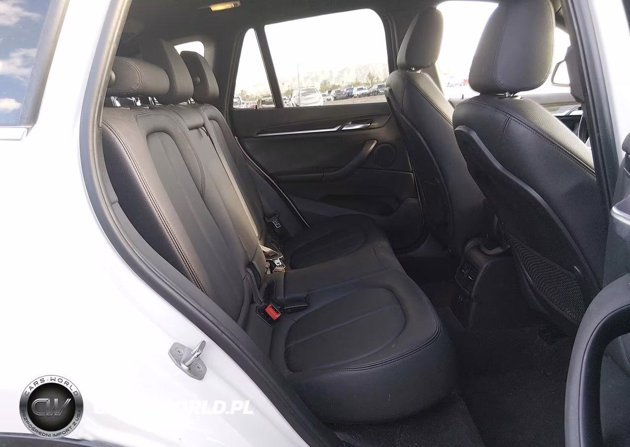 2018 BMW X1 xDrive28I VIN:WBXHT3C31J5L33963 - 8