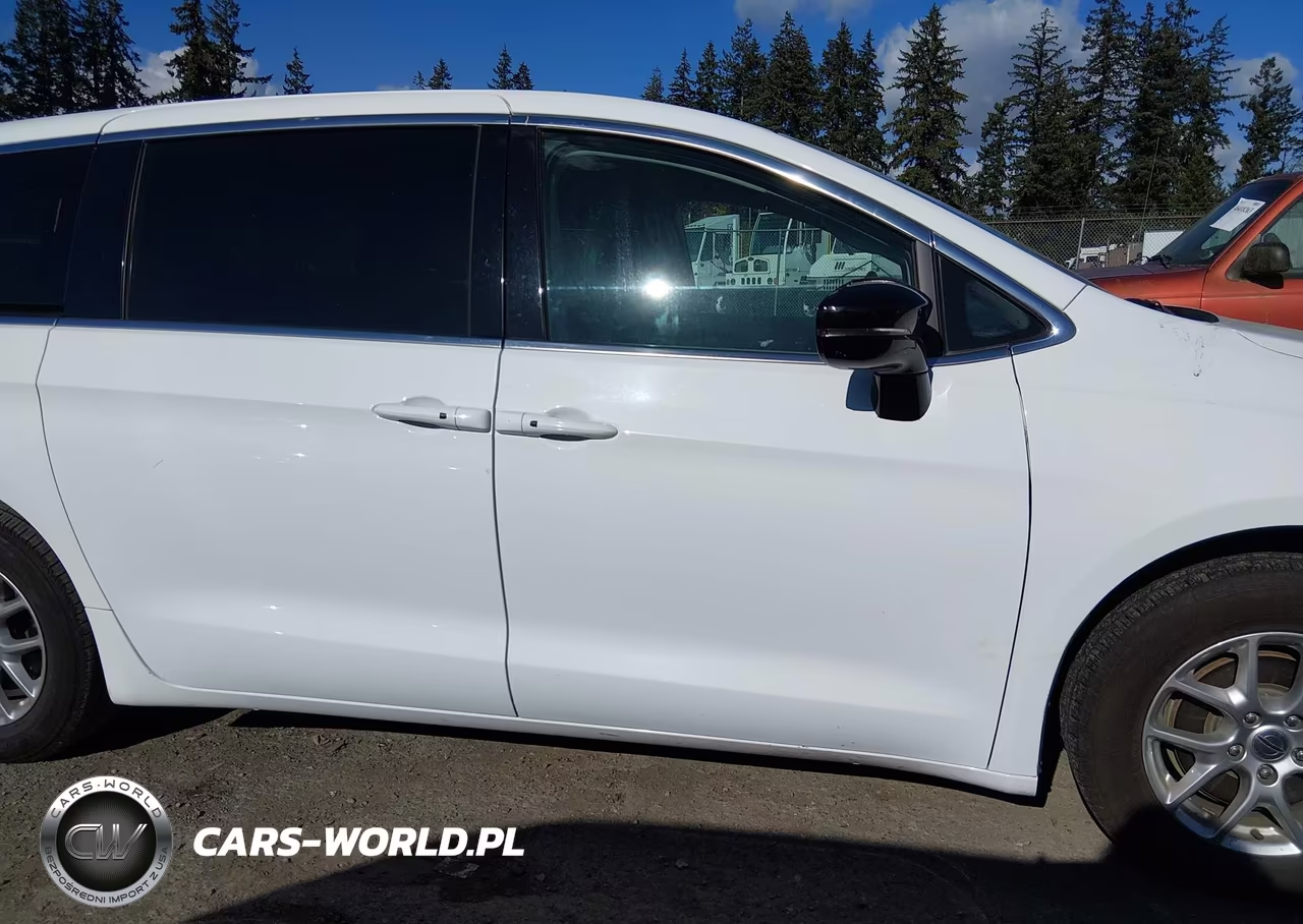 2024 Chrysler Pacifica Touring L VIN:2C4RC1BG2RR152251 - 13
