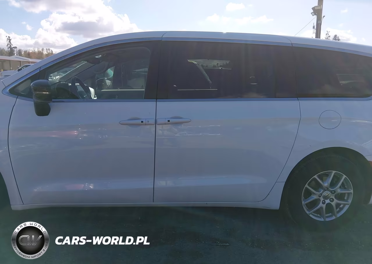 2024 Chrysler Pacifica Touring L VIN:2C4RC1BG2RR152251 - 14