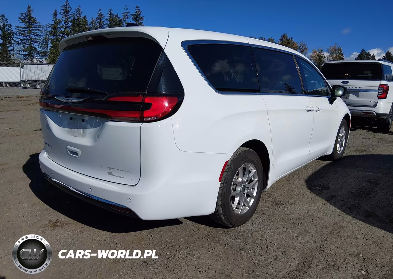2024 Chrysler Pacifica Touring L VIN:2C4RC1BG2RR152251 - 4
