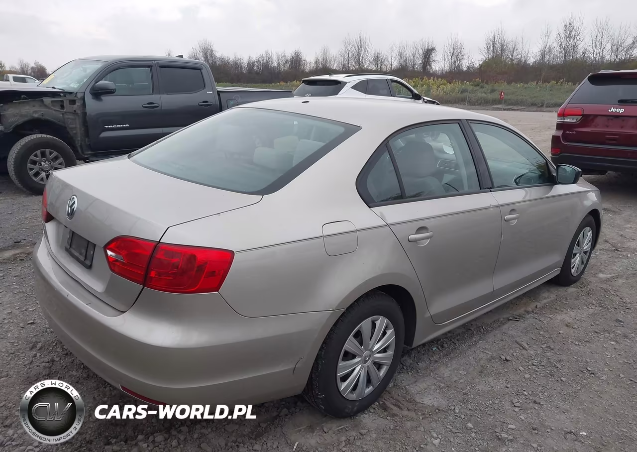 2013 Volkswagen Jetta 2.0L S VIN:3VW1K7AJ2DM200134 - 4