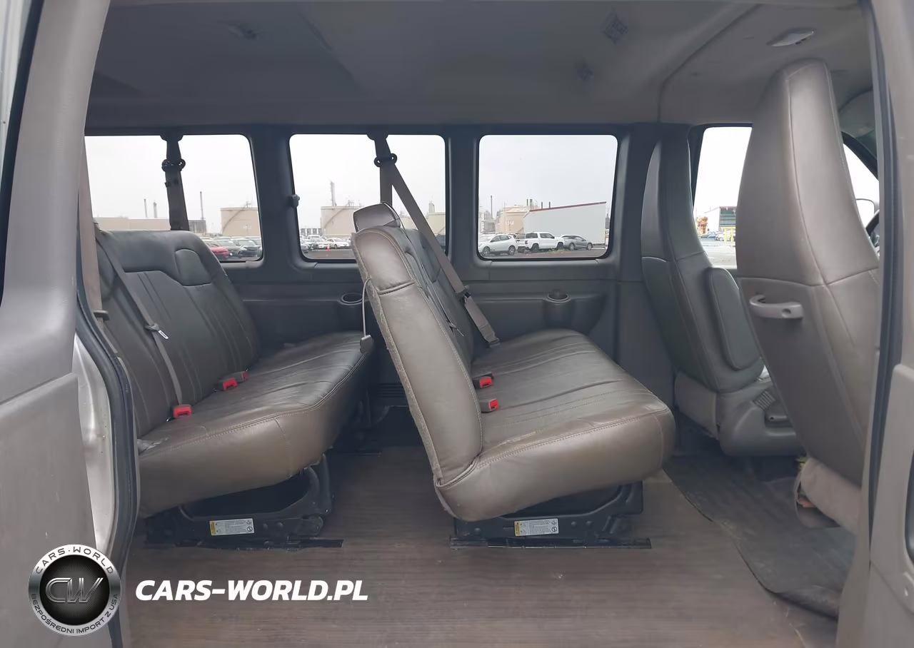 2018 Chevrolet Express 3500 Ls VIN:1GAZGNFG8J1299858 - 8