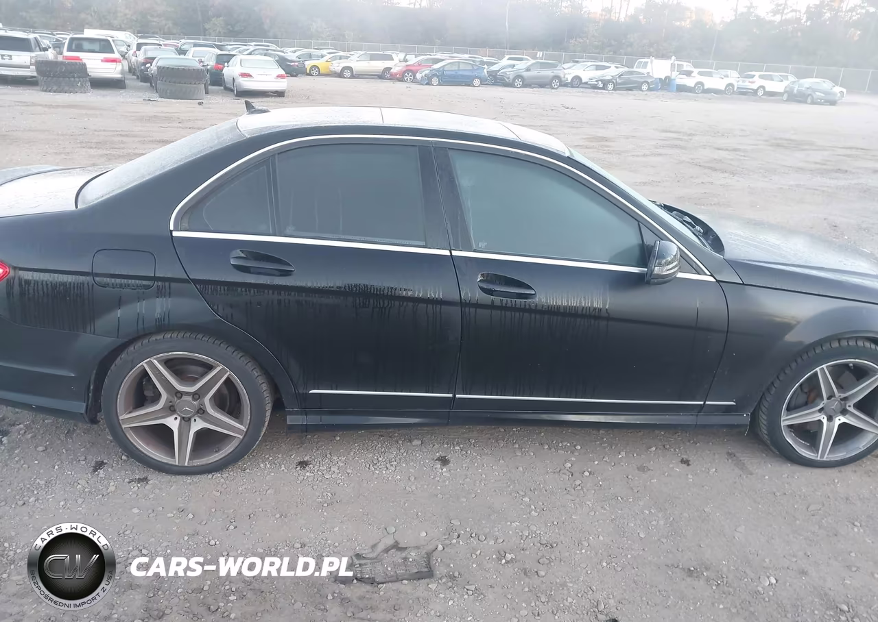 2013 Mercedes-Benz C 300 Sport 4Matic VIN:WDDGF8AB0DR275449 - 13