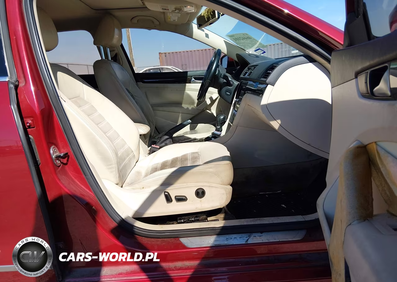 2015 Volkswagen Passat 3.6L V6 Sel Premium VIN:1VWCM7A37FC006840 - 5
