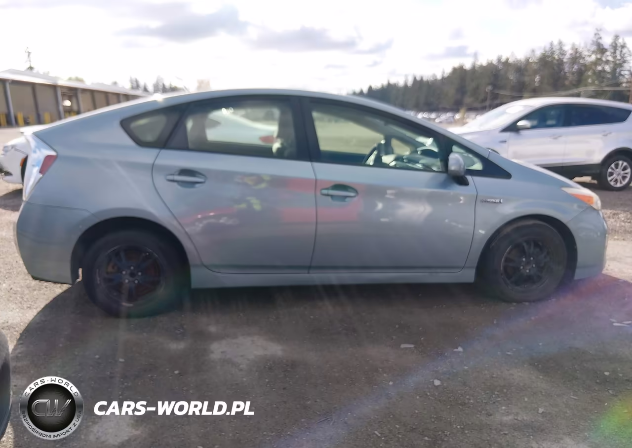 2013 Toyota Prius Two VIN:JTDKN3DU0D1623935 - 14