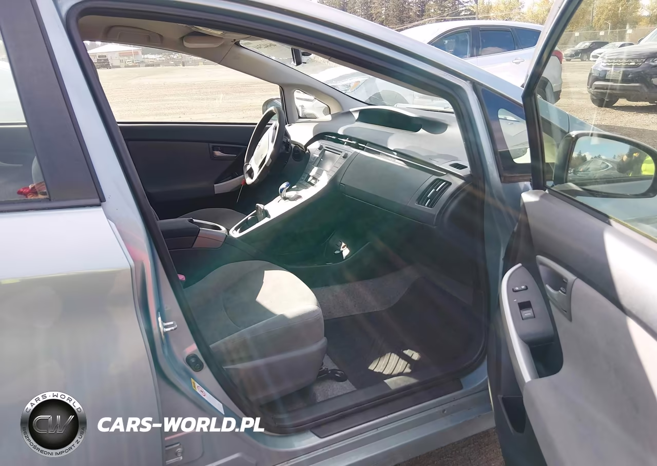 2013 Toyota Prius Two VIN:JTDKN3DU0D1623935 - 5
