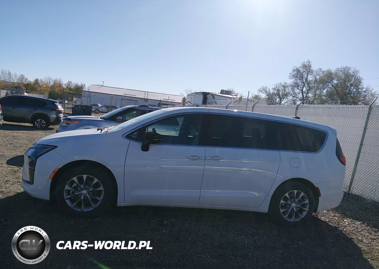 2027 Chrysler Pacifica VIN:2C4RC1GG2VR558954 - 14