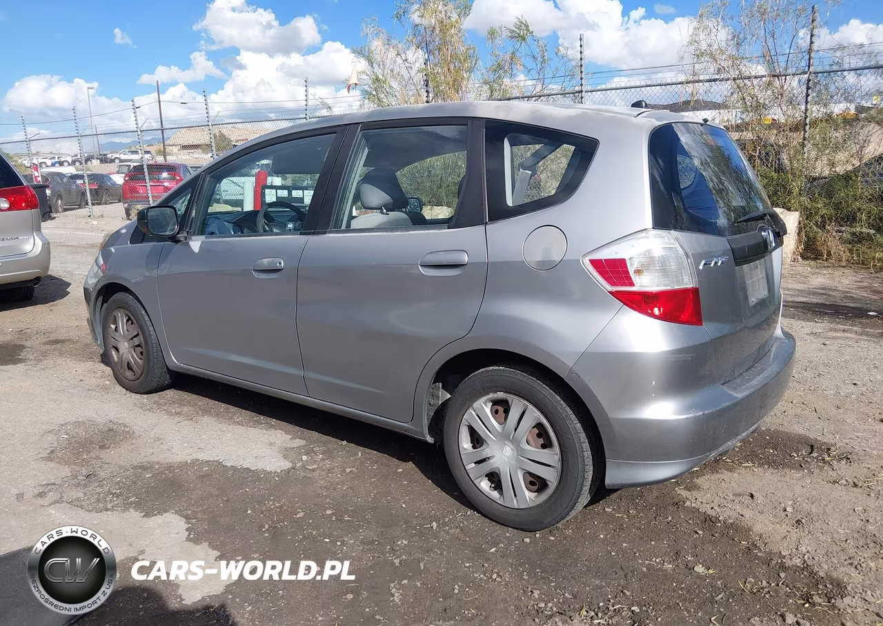 2010 Honda Fit VIN:JHMGE8H26AC019994 - 3