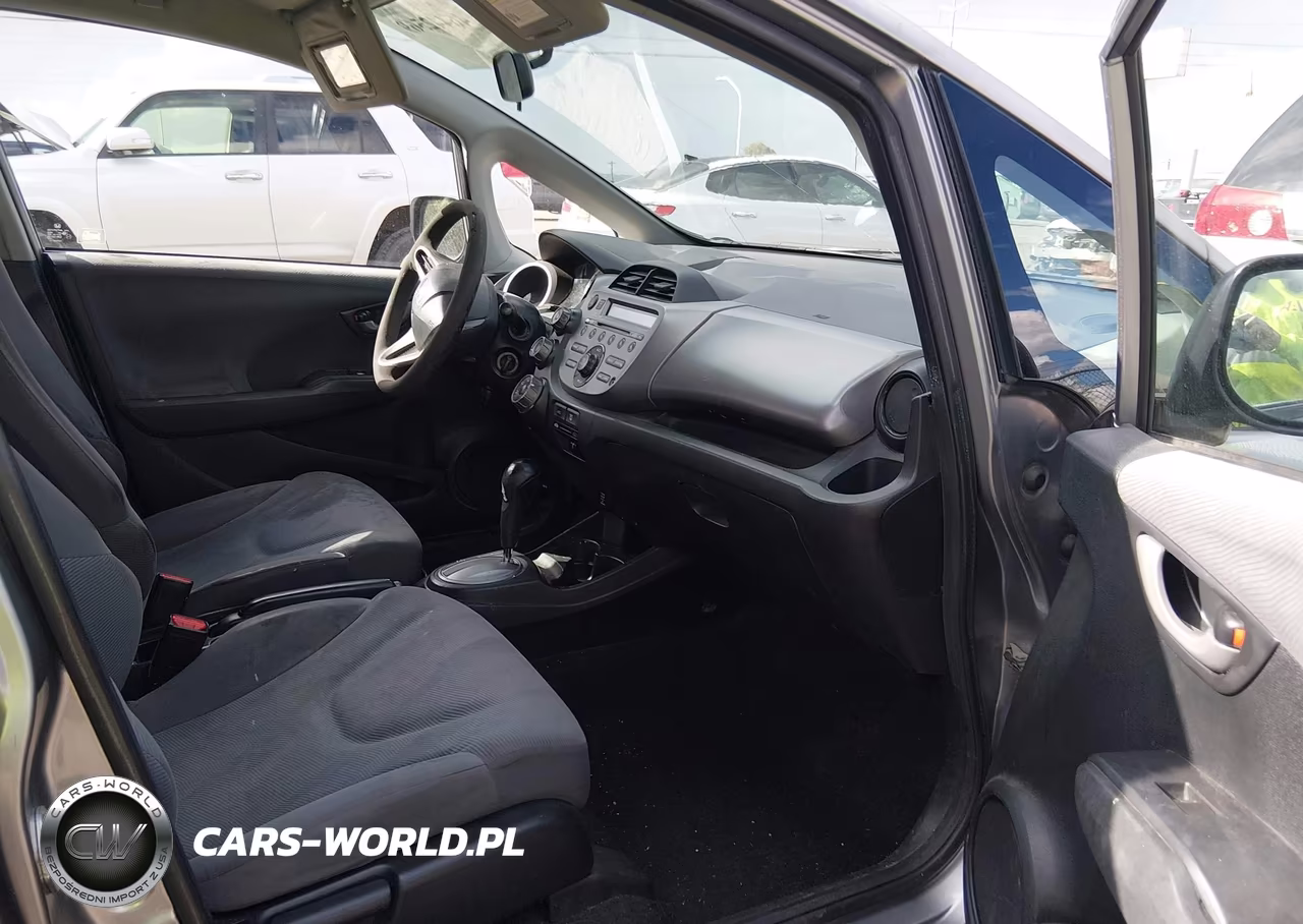 2010 Honda Fit VIN:JHMGE8H26AC019994 - 5