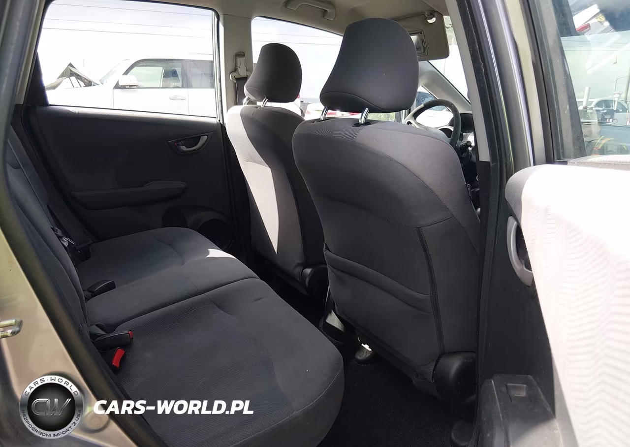 2010 Honda Fit VIN:JHMGE8H26AC019994 - 8