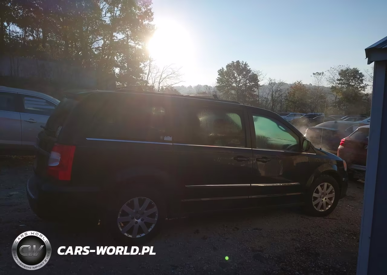 2016 Chrysler Town & Country Touring VIN:2C4RC1BG1GR293423 - 13
