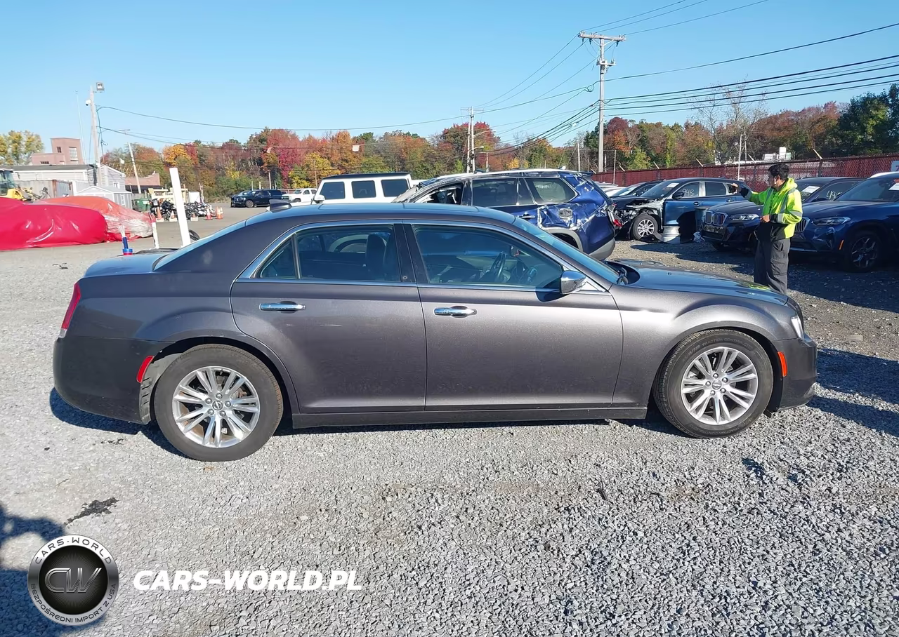2017 Chrysler 300C VIN:2C3CCAEGXHH564623 - 13