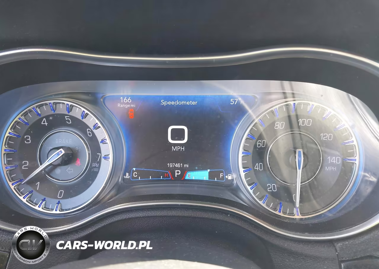 2017 Chrysler 300C VIN:2C3CCAEGXHH564623 - 7