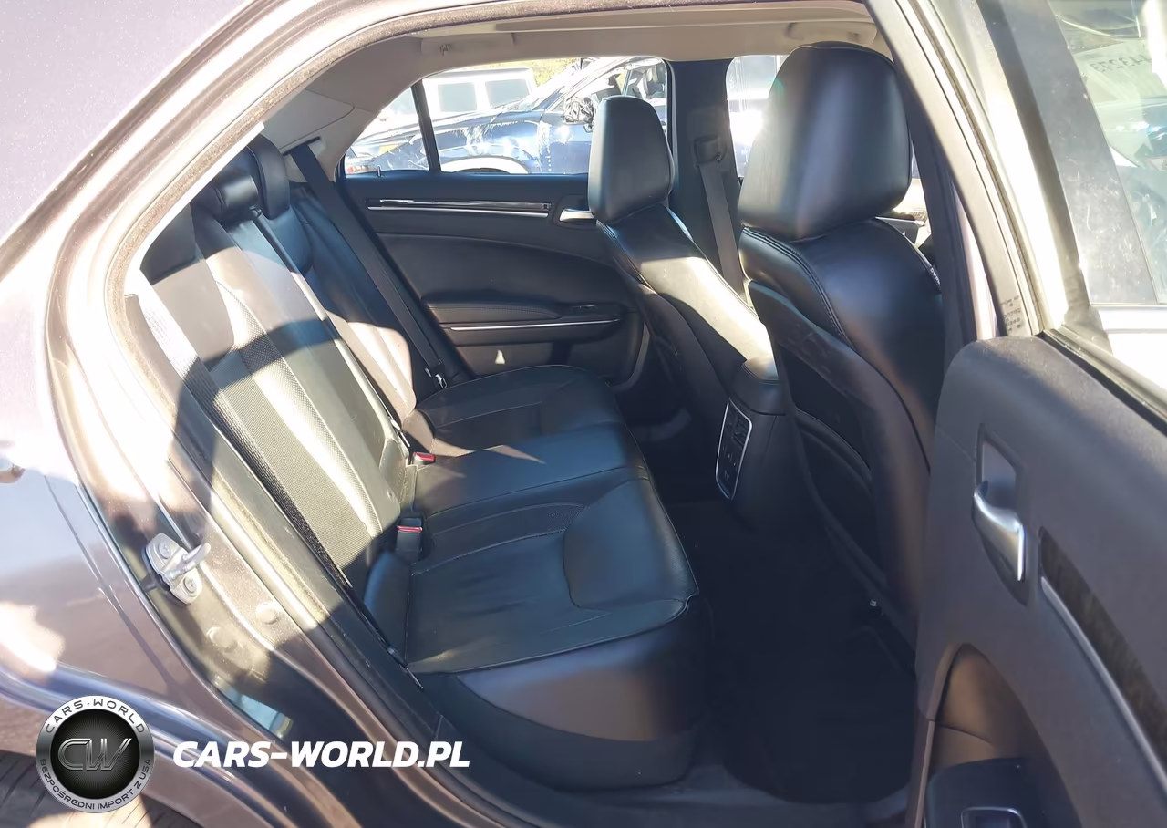2017 Chrysler 300C VIN:2C3CCAEGXHH564623 - 8