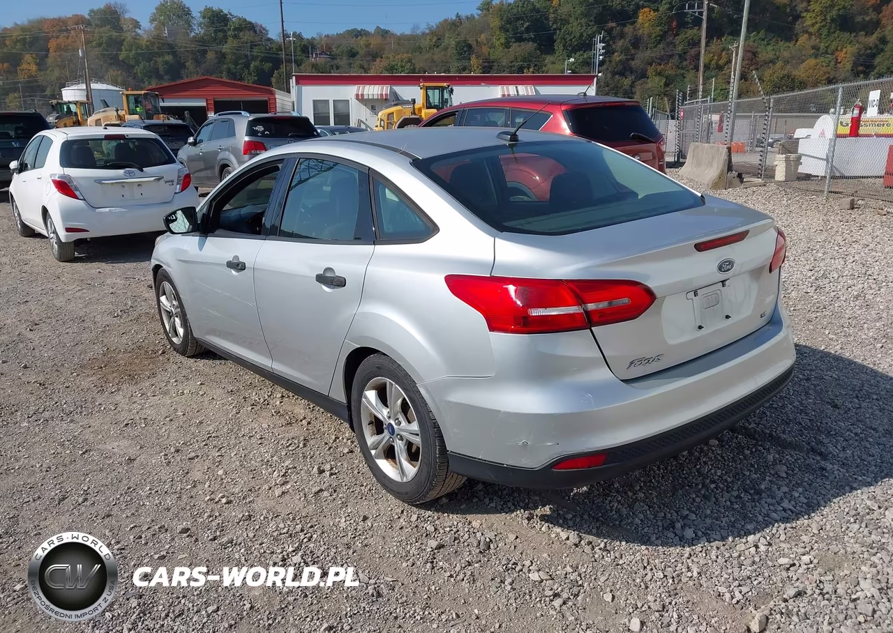 2015 Ford Focus S VIN:1FADP3E23FL247597 - 3