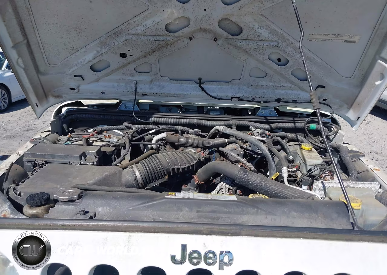 2011 Jeep Wrangler Sport VIN:1J4AA2D13BL536811 - 10