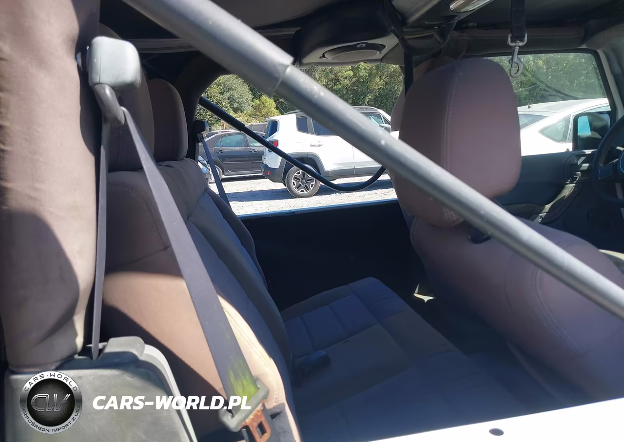 2011 Jeep Wrangler Sport VIN:1J4AA2D13BL536811 - 8
