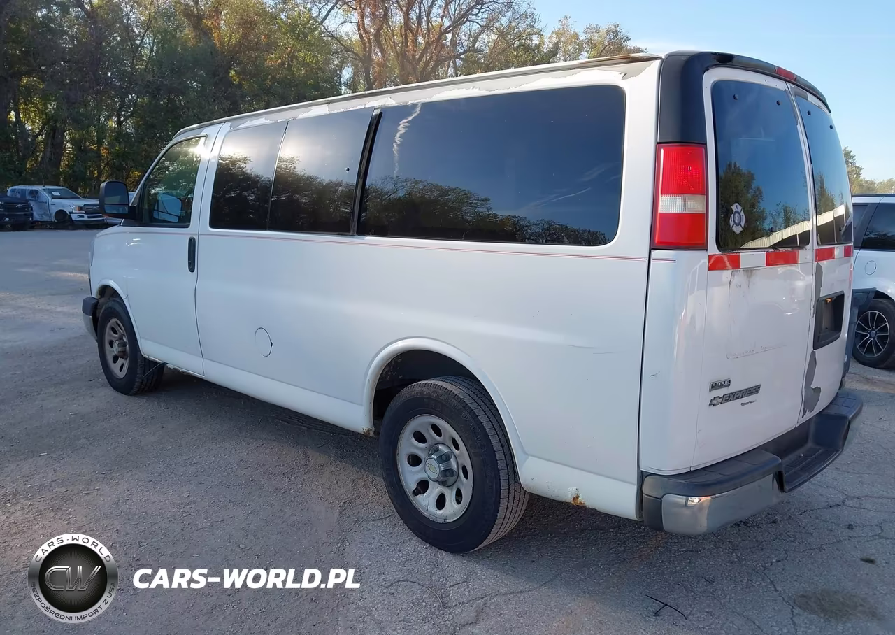 2010 Chevrolet Express 1500 Lt VIN:1GBUGCD43A1114571 - 3
