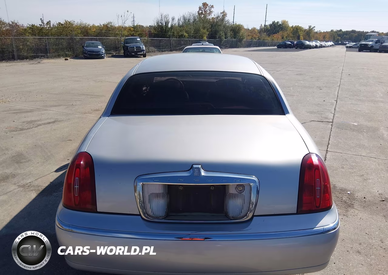 1999 Lincoln Town Car Executive VIN:1LNHM81W0XY714050 - 12