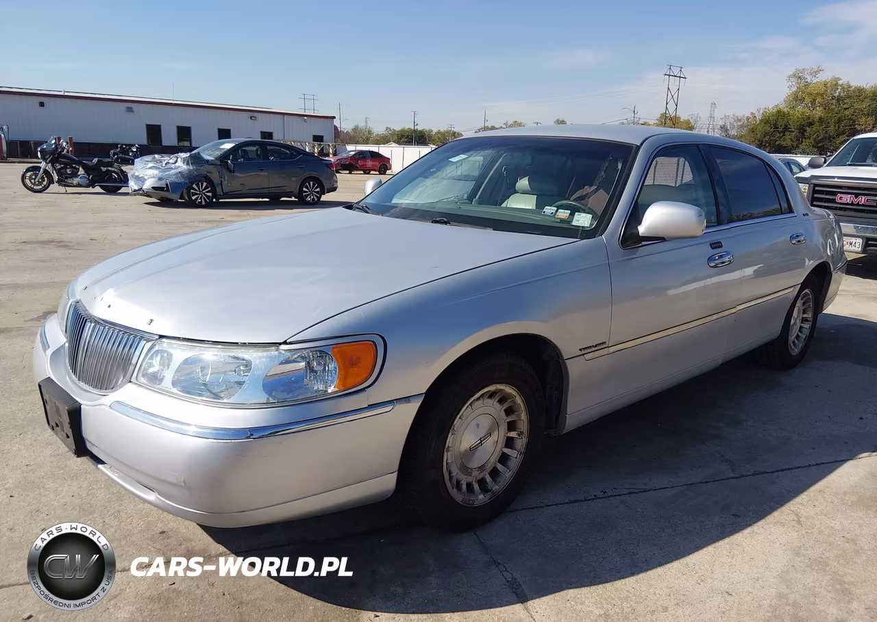 1999 Lincoln Town Car Executive VIN:1LNHM81W0XY714050 - 2
