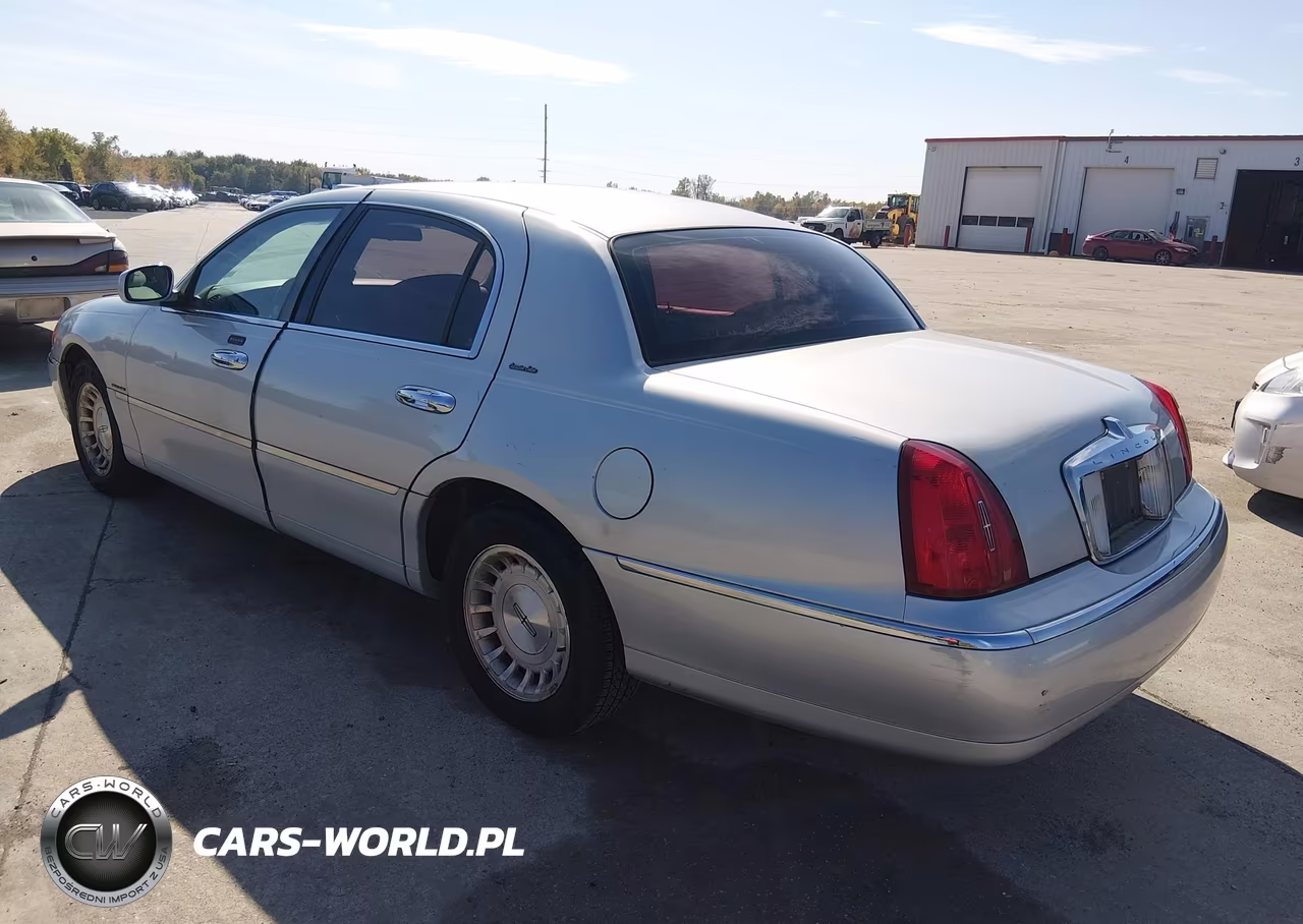 1999 Lincoln Town Car Executive VIN:1LNHM81W0XY714050 - 3