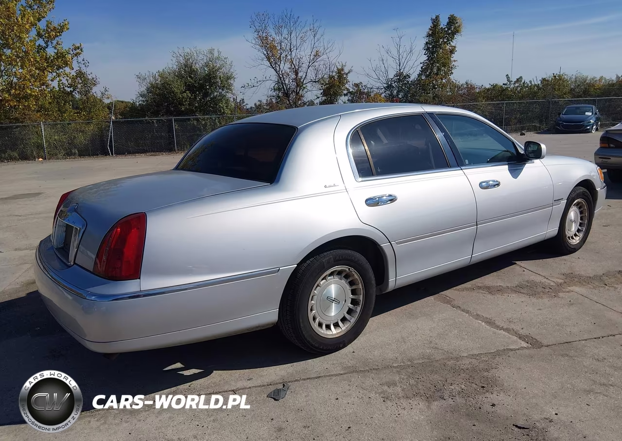 1999 Lincoln Town Car Executive VIN:1LNHM81W0XY714050 - 4