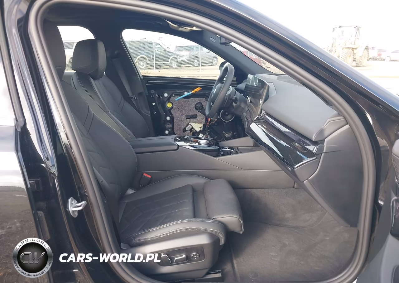 2027 BMW 530I VIN:WBA53FJ02VCY25216 - 5