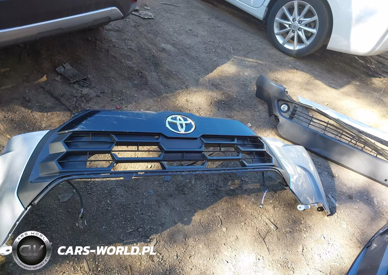 2026 Toyota Corolla Cross Xle VIN:7MUEAAAG8TV204640 - 12
